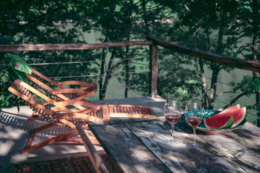Lake House I // Alauzet Ecolodge + Nature Spa Castelnau-de-Mandailles Экстерьер фото